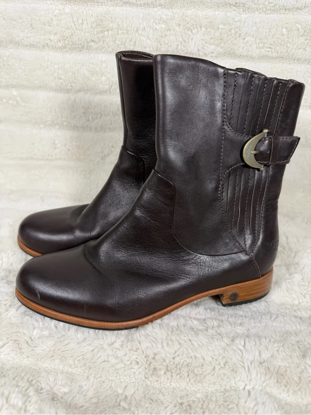 UGG Finnegan Brown Leather Zip Up Ankle Boot 1919 Women's Size 6